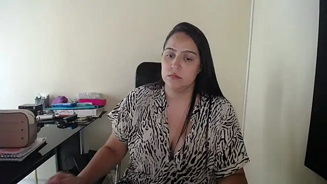 Snapshot of kendall_52 chatting on 10-07-25, 04:37 kendall 52 online show from 10-07-25, 04:37
