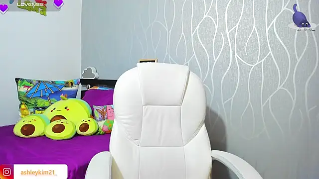 Snapshot of AshleyKim_ chatting on 12-20-25, 01:23 AshleyKim online show from 12-20-25, 01:23