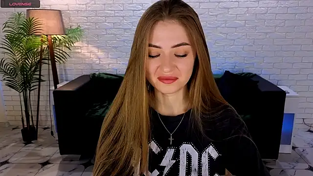 Snapshot of Adelyna_Bird chatting on 03-09-25, 07:23 Adelyna Bird online show from 03-09-25, 07:23