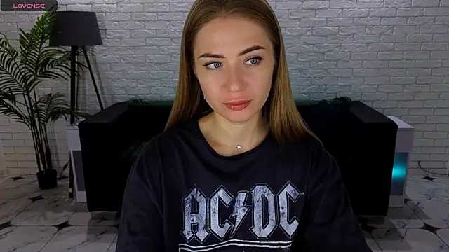 Snapshot of Adelyna_Bird chatting on 09-18-25, 06:15 Adelyna Bird online show from 09-18-25, 06:15