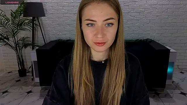 Snapshot of Adelyna_Bird chatting on 09-21-25, 06:37 Adelyna Bird online show from 09-21-25, 06:37