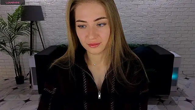 Snapshot of Adelyna_Bird chatting on 09-26-25, 06:17 Adelyna Bird online show from 09-26-25, 06:17