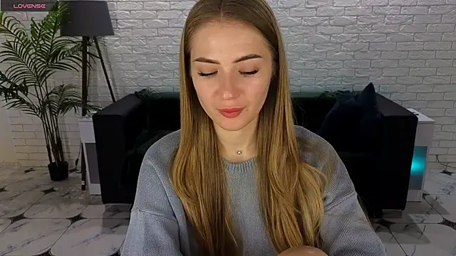 Snapshot of Adelyna_Bird chatting on 09-29-25, 06:18 Adelyna Bird online show from 09-29-25, 06:18