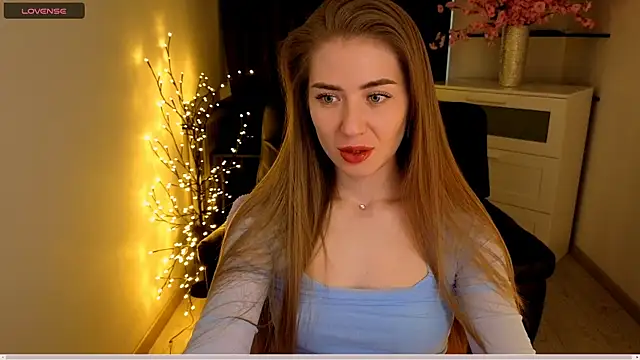 Snapshot of Adelyna_Bird chatting on 04-26-26, 07:06 Adelyna Bird online show from 04-26-26, 07:06
