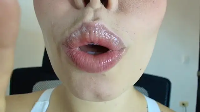 lisbet21x online show from 11-28-25, 08:00