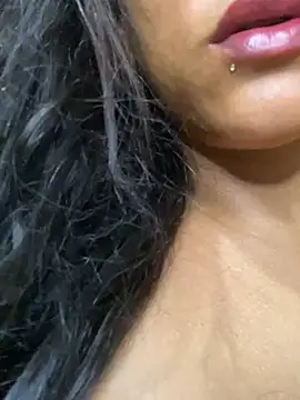 Snapshot of bea3liz chatting on 02-21-25, 01:55 bea3liz online show from 02-21-25, 01:55