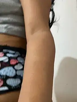 Snapshot of bea3liz chatting on 02-24-25, 01:42 bea3liz online show from 02-24-25, 01:42