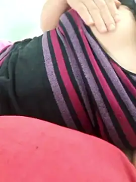 Snapshot of Susylu1 chatting on 02-22-26, 06:39 Susylu1 online show from 02-22-26, 06:39