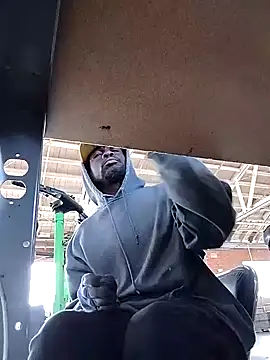 Snapshot of Daddy_hook chatting on 12-17-24, 06:20 Daddy hook online show from 12-17-24, 06:20