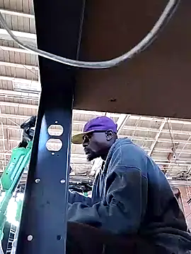 Snapshot of Daddy_hook chatting on 12-18-24, 06:14 Daddy hook online show from 12-18-24, 06:14