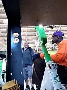 Snapshot of Daddy_hook chatting on 12-18-24, 09:29 Daddy hook online show from 12-18-24, 09:29