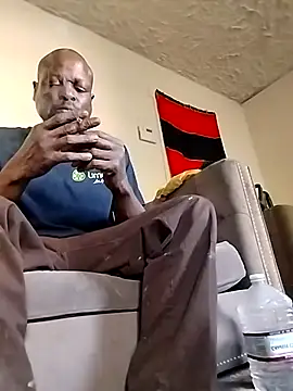 Snapshot of Daddy_hook chatting on 03-22-25, 12:17 Daddy hook online show from 03-22-25, 12:17