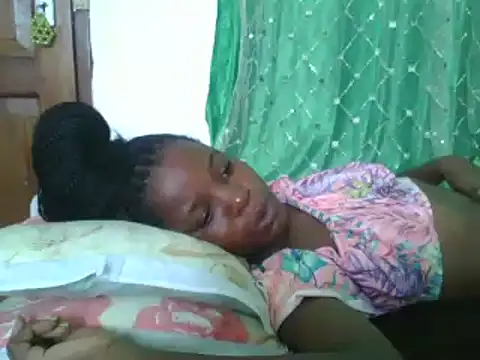 Snapshot of sweetchic_ chatting on 09-20-25, 12:28 sweetchic online show from 09-20-25, 12:28