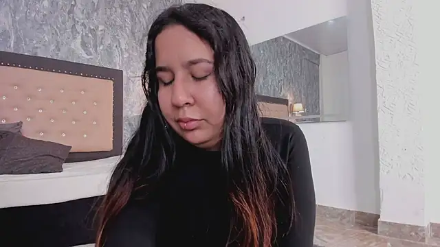 Lia sarahi online show from 12-01-25, 12:21