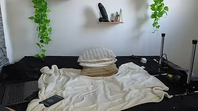 Moxxxie online show from 03-03-25, 04:35