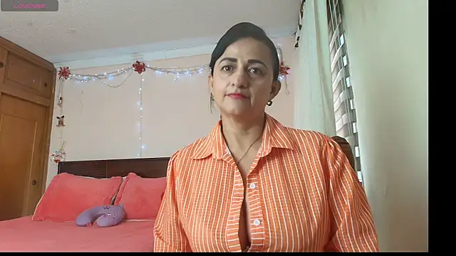 ISABEEL SOFIA01 online show from 04-17-26, 09:29