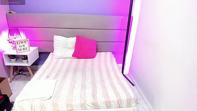 Snapshot of Ashleyyrobert chatting on 12-17-25, 07:53 Ashleyyrobert online show from 12-17-25, 07:53