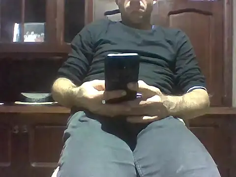 Snapshot of aroj95 chatting on 10-13-25, 11:16 aroj95 online show from 10-13-25, 11:16