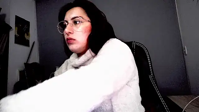 Snapshot of Scarlett_Sen chatting on 11-10-25, 02:49 Scarlett Sen online show from 11-10-25, 02:49