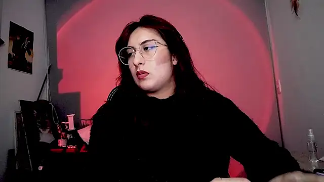 Snapshot of Scarlett_Sen chatting on 11-19-25, 01:44 Scarlett Sen online show from 11-19-25, 01:44