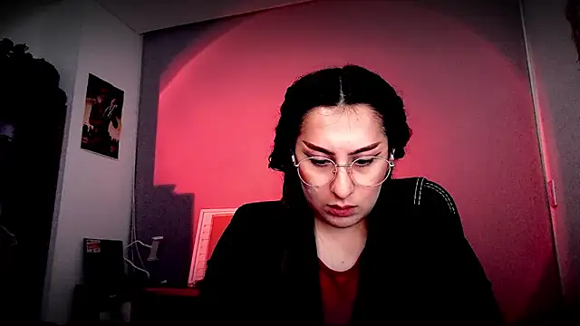 Snapshot of Scarlett_Sen chatting on 12-18-25, 03:18 Scarlett Sen online show from 12-18-25, 03:18