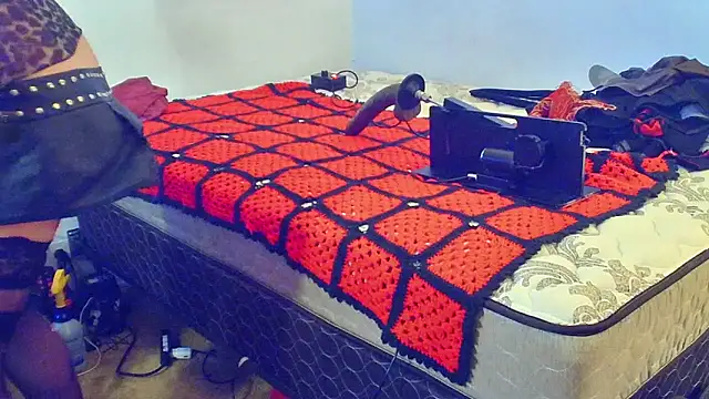 Snapshot of DoMeDoggyDiana chatting on 10-24-25, 12:56 DoMeDoggyDiana online show from 10-24-25, 12:56