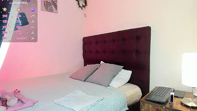 Snapshot of Athompzon chatting on 12-19-25, 07:21 Athompzon online show from 12-19-25, 07:21