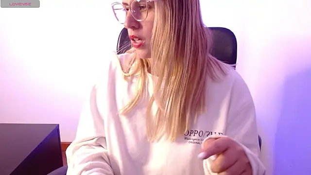 Snapshot of thamarajane chatting on 02-14-25, 06:19 thamarajane online show from 02-14-25, 06:19