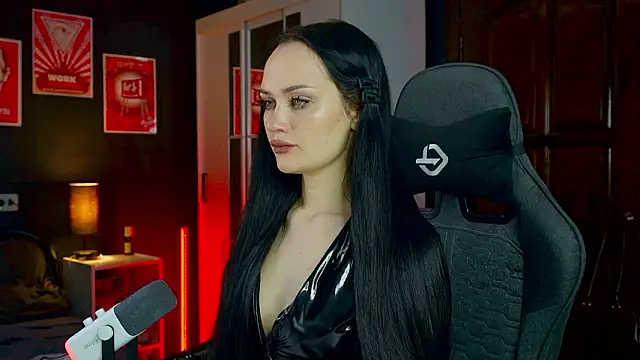 QueenAliss online show from 02-13-26, 06:31