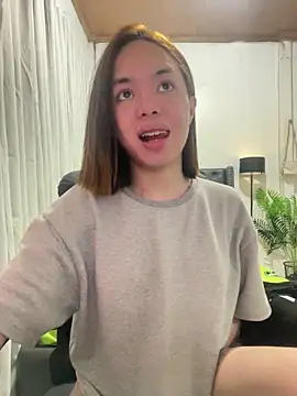 Snapshot of SweetCheska19 chatting on 10-25-25, 06:54 SweetCheska19 online show from 10-25-25, 06:54