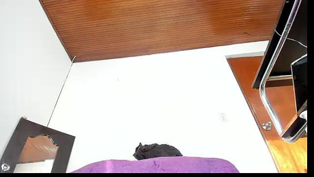 Snapshot of emely_exotic chatting on 01-18-25, 12:57 emely exotic online show from 01-18-25, 12:57