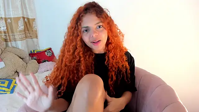 ValienteGirl  online show from 01-02-25, 02:02