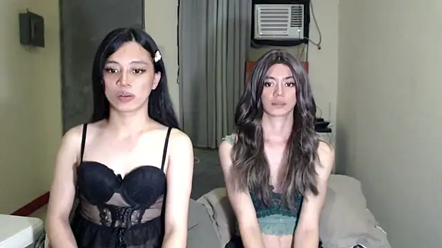 Snapshot of Urworldclasstrans chatting on 10-27-25, 08:24 Urworldclasstrans online show from 10-27-25, 08:24