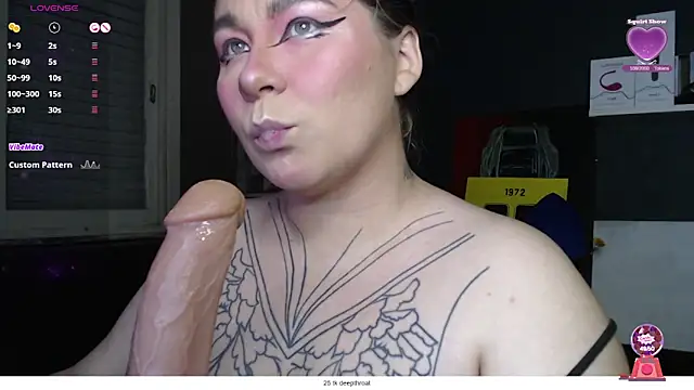 Snapshot of Enotika chatting on 09-13-25, 10:53 Enotika online show from 09-13-25, 10:53