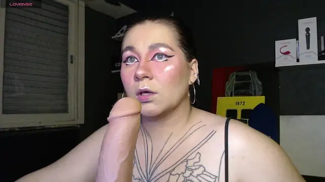 Snapshot of Enotika chatting on 09-17-25, 10:44 Enotika online show from 09-17-25, 10:44