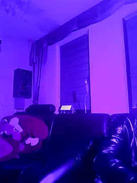 Snapshot of Crystalbitchx chatting on 12-16-24, 01:21 Crystalbitchx online show from 12-16-24, 01:21