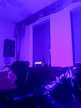 Snapshot of Crystalbitchx chatting on 01-04-25, 01:21 Crystalbitchx online show from 01-04-25, 01:21