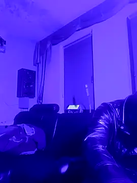 Snapshot of Crystalbitchx chatting on 01-06-25, 11:09 Crystalbitchx online show from 01-06-25, 11:09