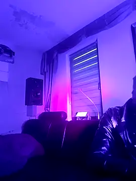 Snapshot of Crystalbitchx chatting on 02-27-25, 06:40 Crystalbitchx online show from 02-27-25, 06:40