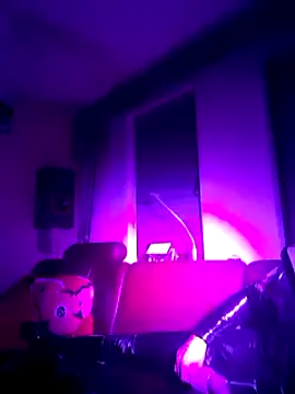 Snapshot of Crystalbitchx chatting on 03-08-25, 02:45 Crystalbitchx online show from 03-08-25, 02:45