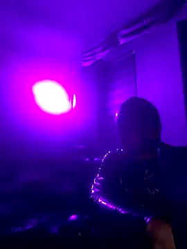 Snapshot of Crystalbitchx chatting on 09-16-25, 12:00 Crystalbitchx online show from 09-16-25, 12:00