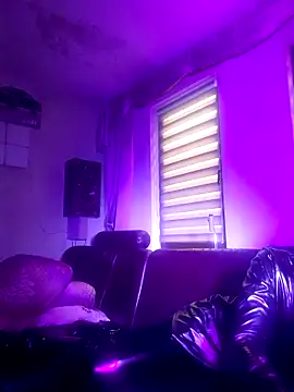 Snapshot of Crystalbitchx chatting on 10-05-25, 07:28 Crystalbitchx online show from 10-05-25, 07:28