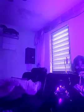 Snapshot of Crystalbitchx chatting on 10-19-25, 06:58 Crystalbitchx online show from 10-19-25, 06:58