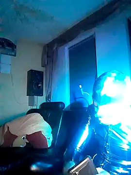 Snapshot of Crystalbitchx chatting on 01-06-26, 11:18 Crystalbitchx online show from 01-06-26, 11:18