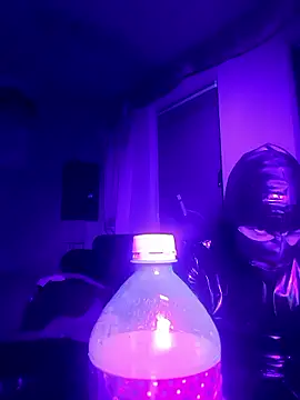 Snapshot of Crystalbitchx chatting on 01-11-26, 03:22 Crystalbitchx online show from 01-11-26, 03:22