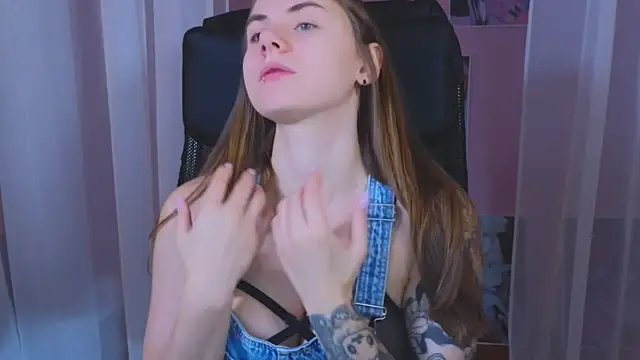  AnnaStark  online show from 01-03-25, 08:22