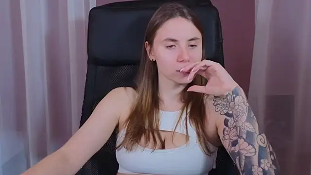  AnnaStark  online show from 01-05-25, 11:55