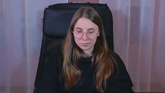  AnnaStark  online show from 03-06-25, 12:21