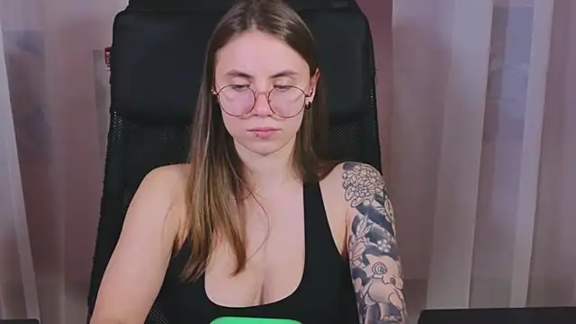 Snapshot of _AnnaStark_ chatting on 03-14-25, 11:43 AnnaStark online show from 03-14-25, 11:43