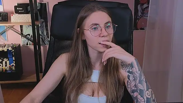  AnnaStark  online show from 09-20-25, 07:15